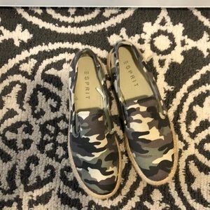 E Spirit size 9 flats . Camo pattern with woven braided material. Hardly worn .